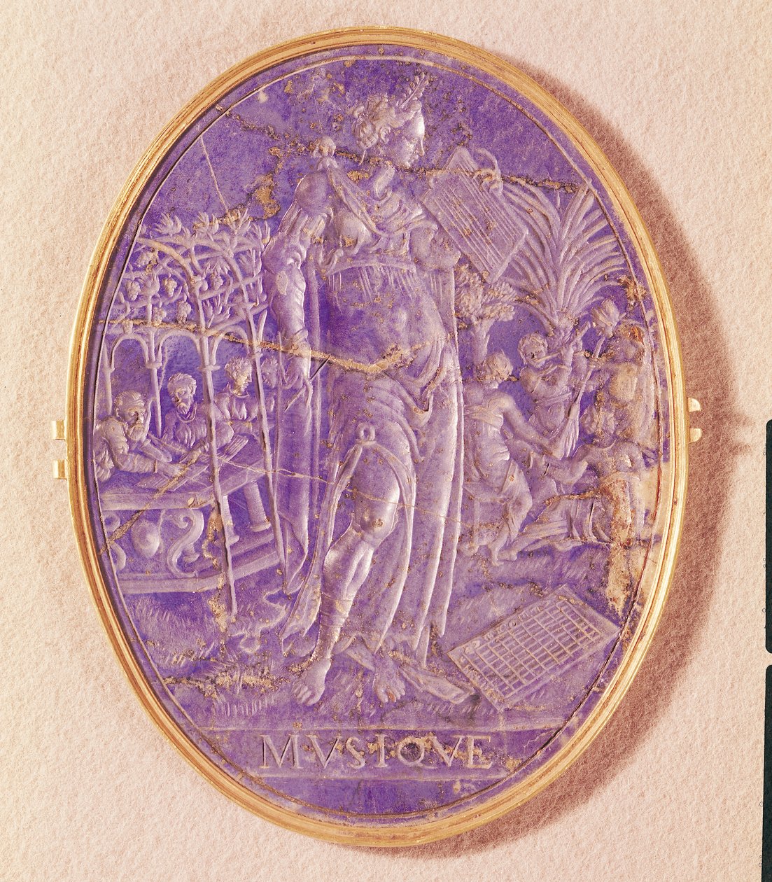 Relief, das eine Allegorie der Musik darstellt (Lapislazuli) von French School