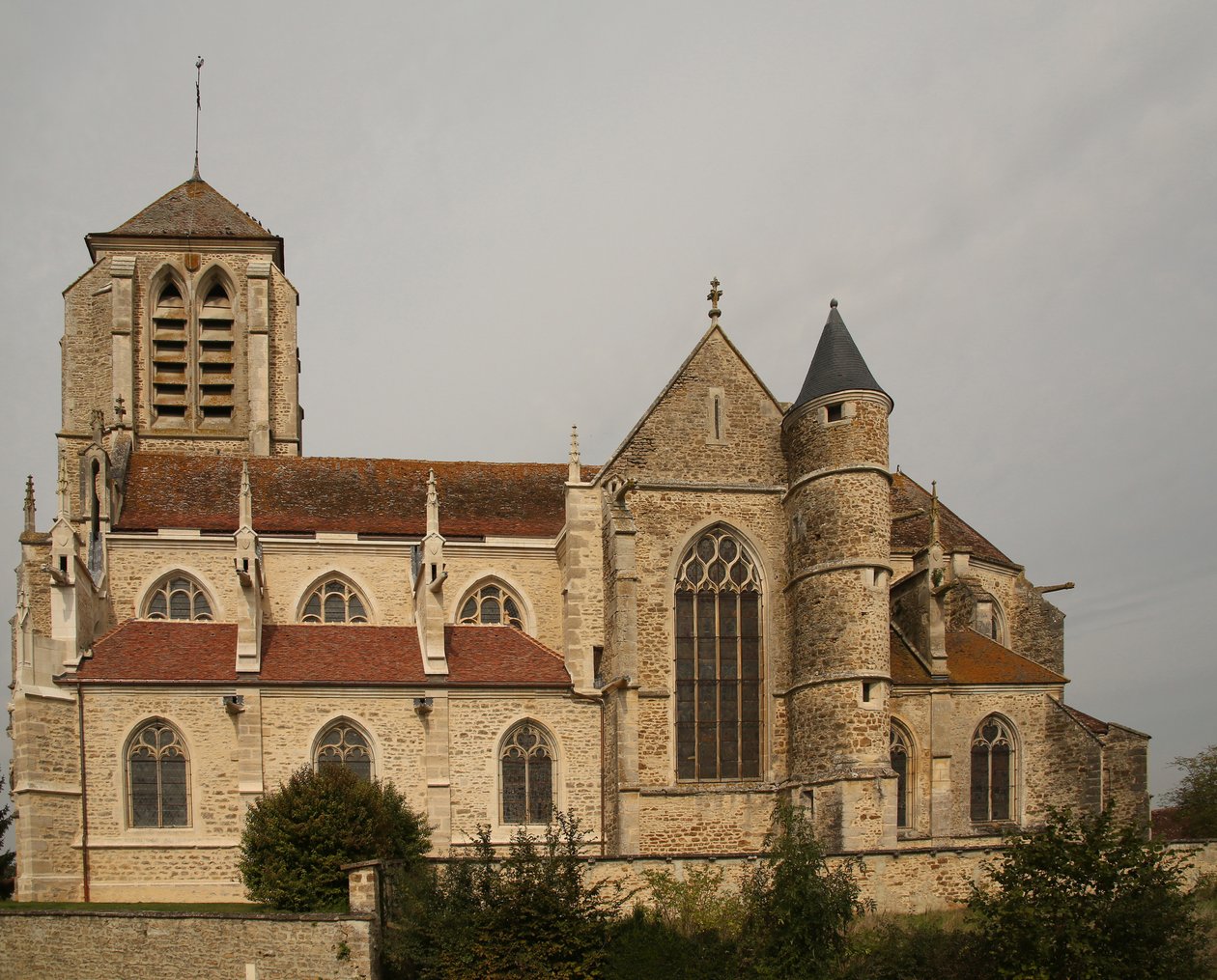 Ansicht der Kirche von Süden von French School