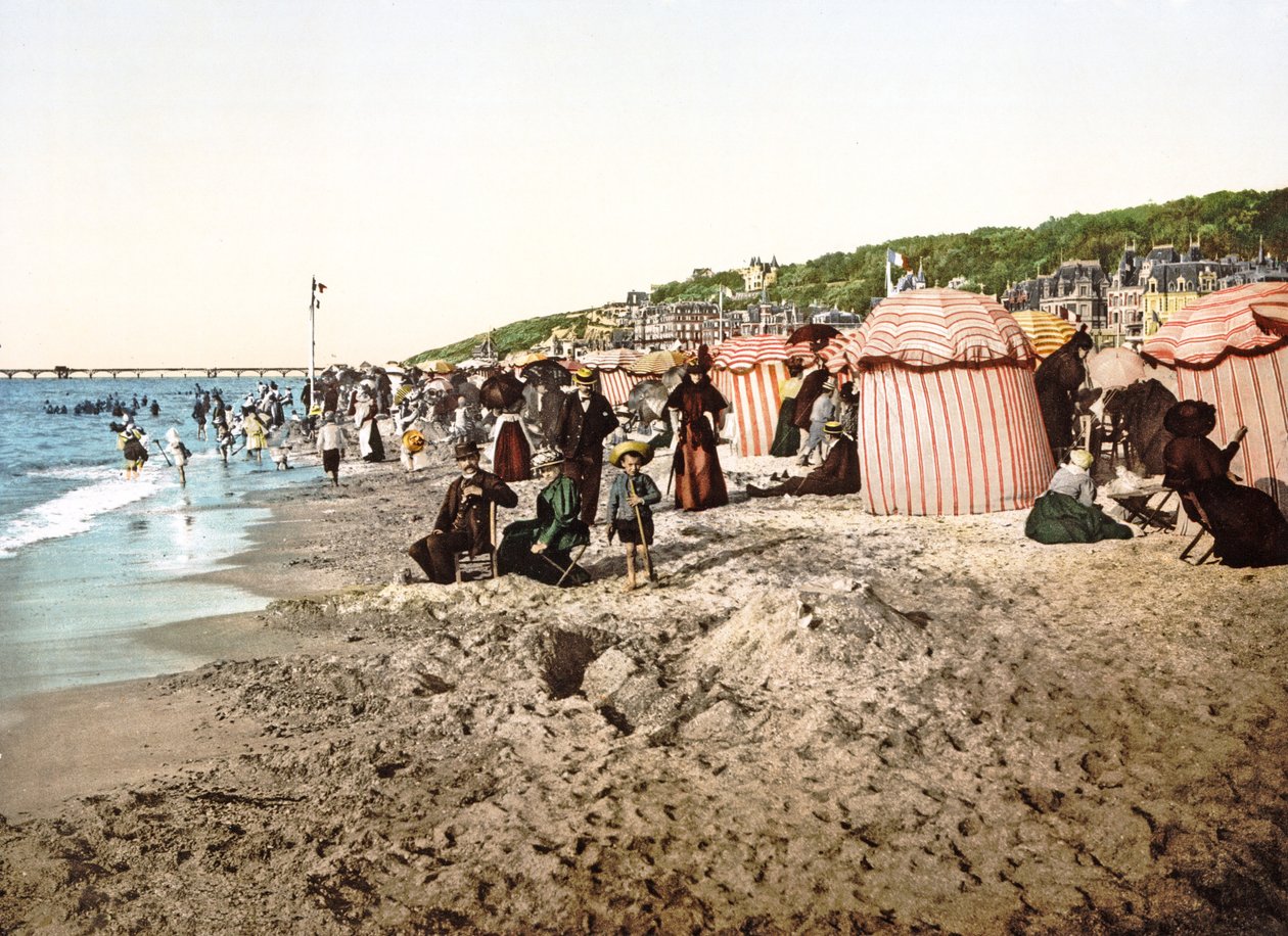 Der Strand von Trouville in Frankreich von French Photographer