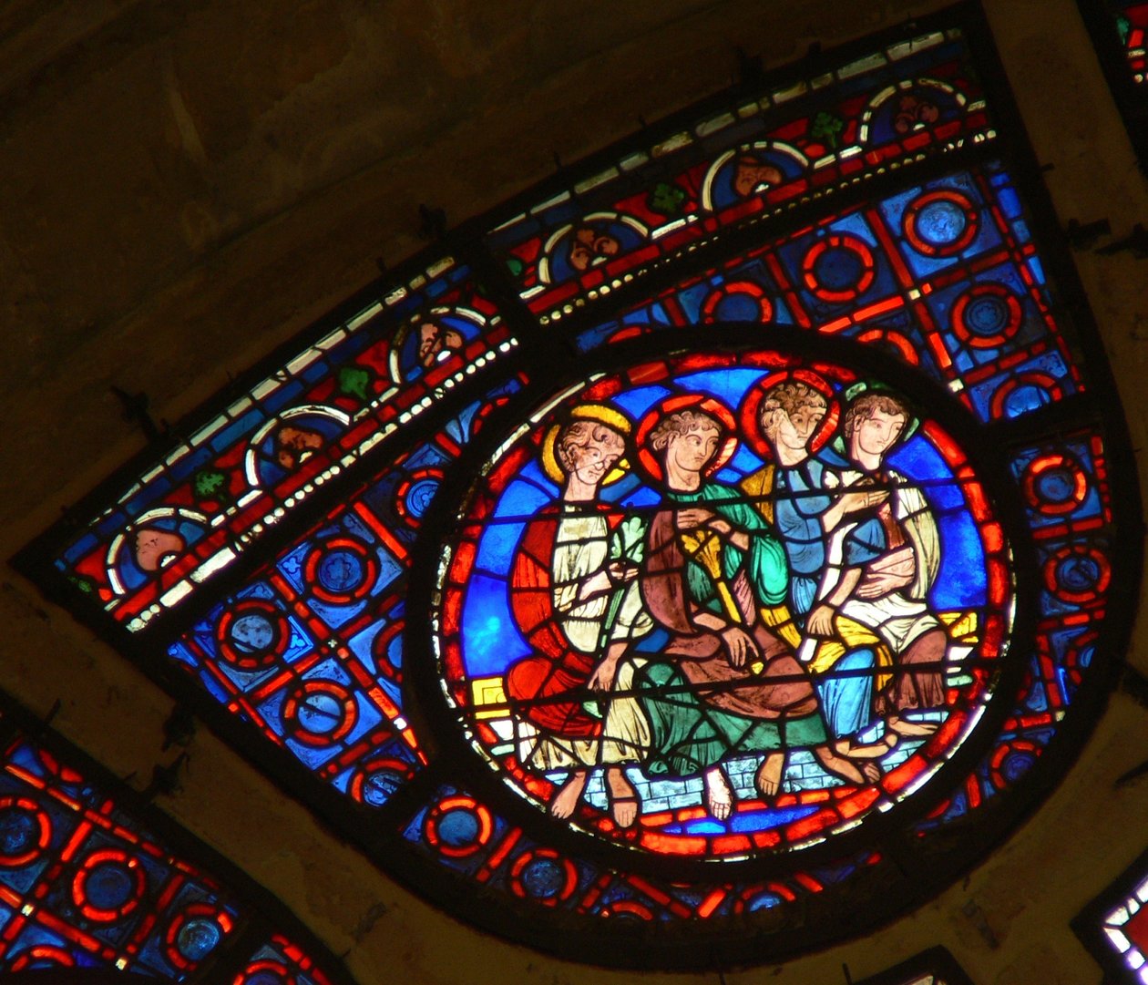 Fenster Ww mit Darstellung von vier Aposteln von French School