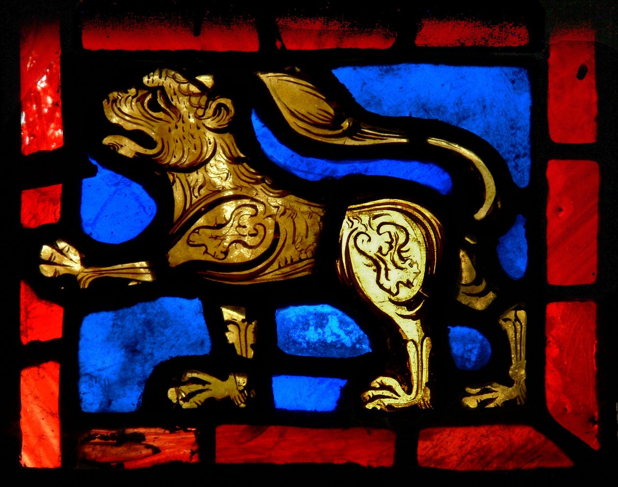 Fenster w6 mit einem Löwen von French School