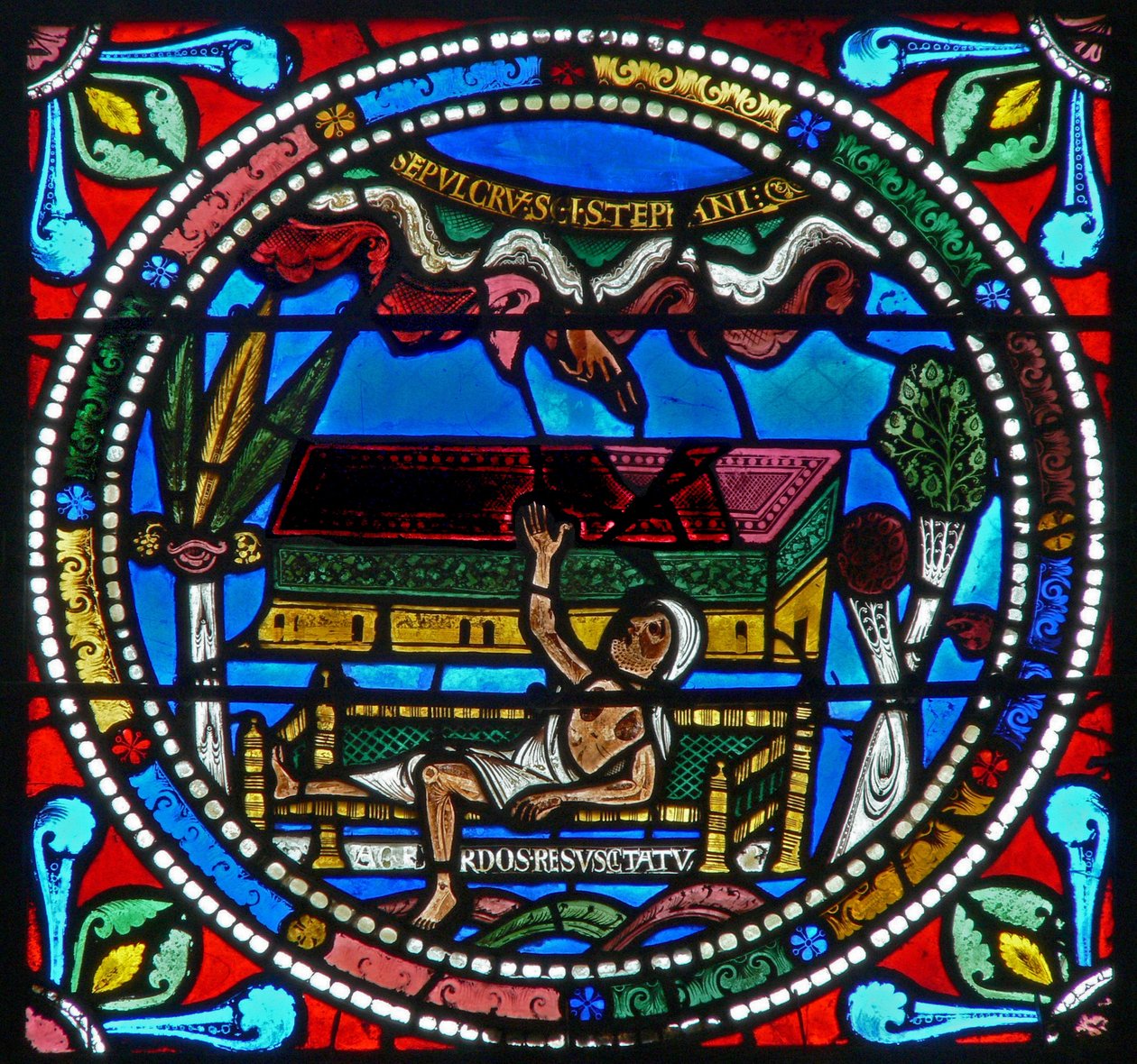Fenster wXVII mit einem Priester - Auferstehung von French School