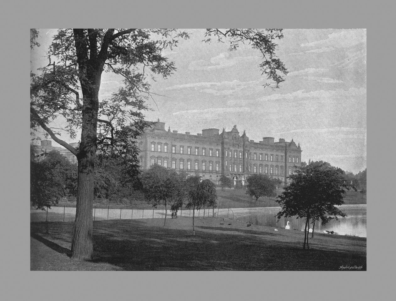 Buckingham Palace, London, ca. 1900 von G. W. Wilson and Company