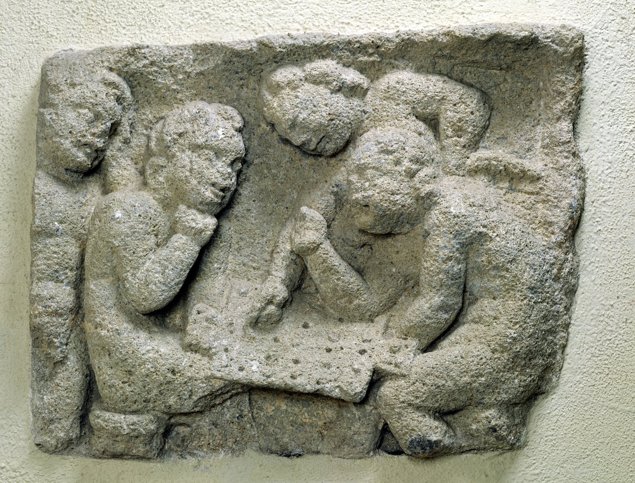 Putti spielen Latronculi (Steine) von Gallo Roman