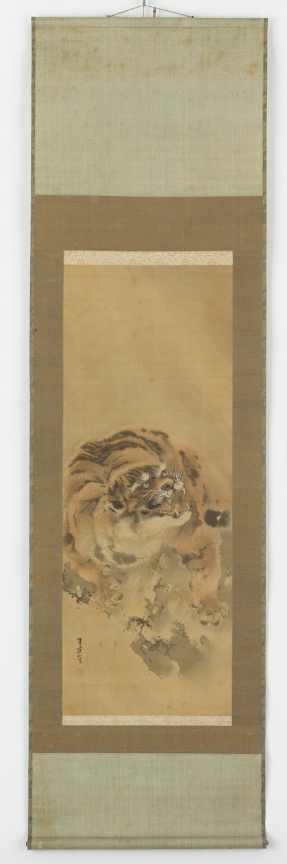 Ein kauernder, knurrender Tiger von Gantoku Aoki