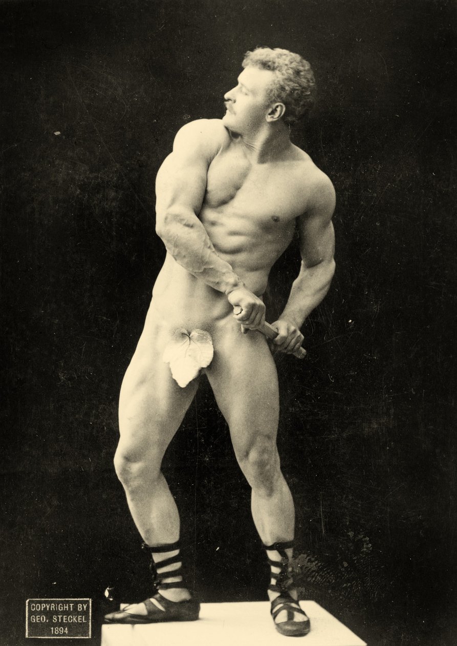 Eugen Sandow zieht sein Schwert, in klassischer antiker griechisch-römischer Pose, ca. 1894 von George Steckel