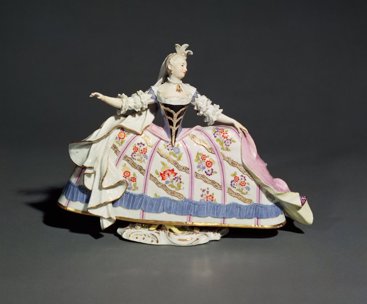 Meissener Figur einer Frau von German School