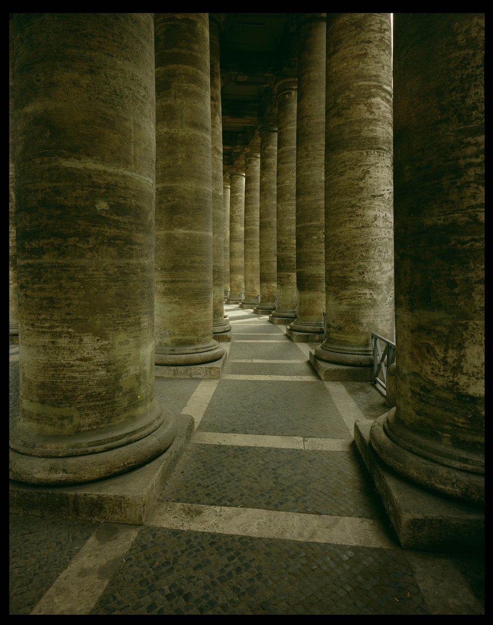Blick in die Kolonnade von Gian Lorenzo Bernini