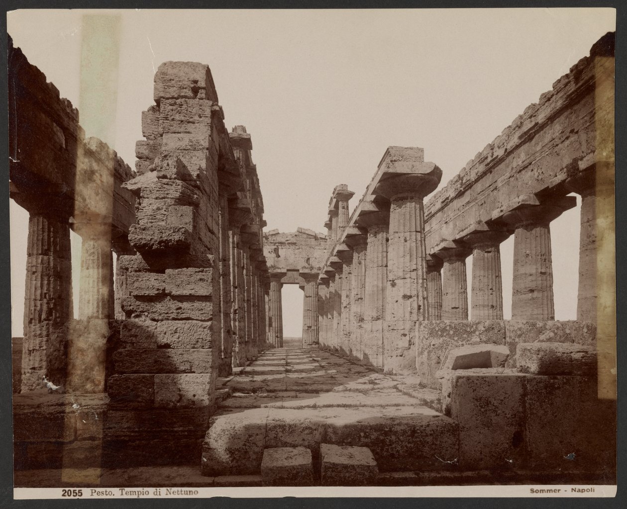 Tempel des Neptun, Paestum von Giorgio Sommer