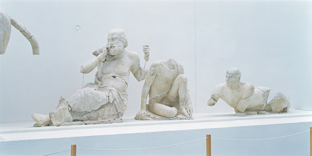 Freistehende Figuren vom Ostgiebel des Tempels des Zeus von Greek