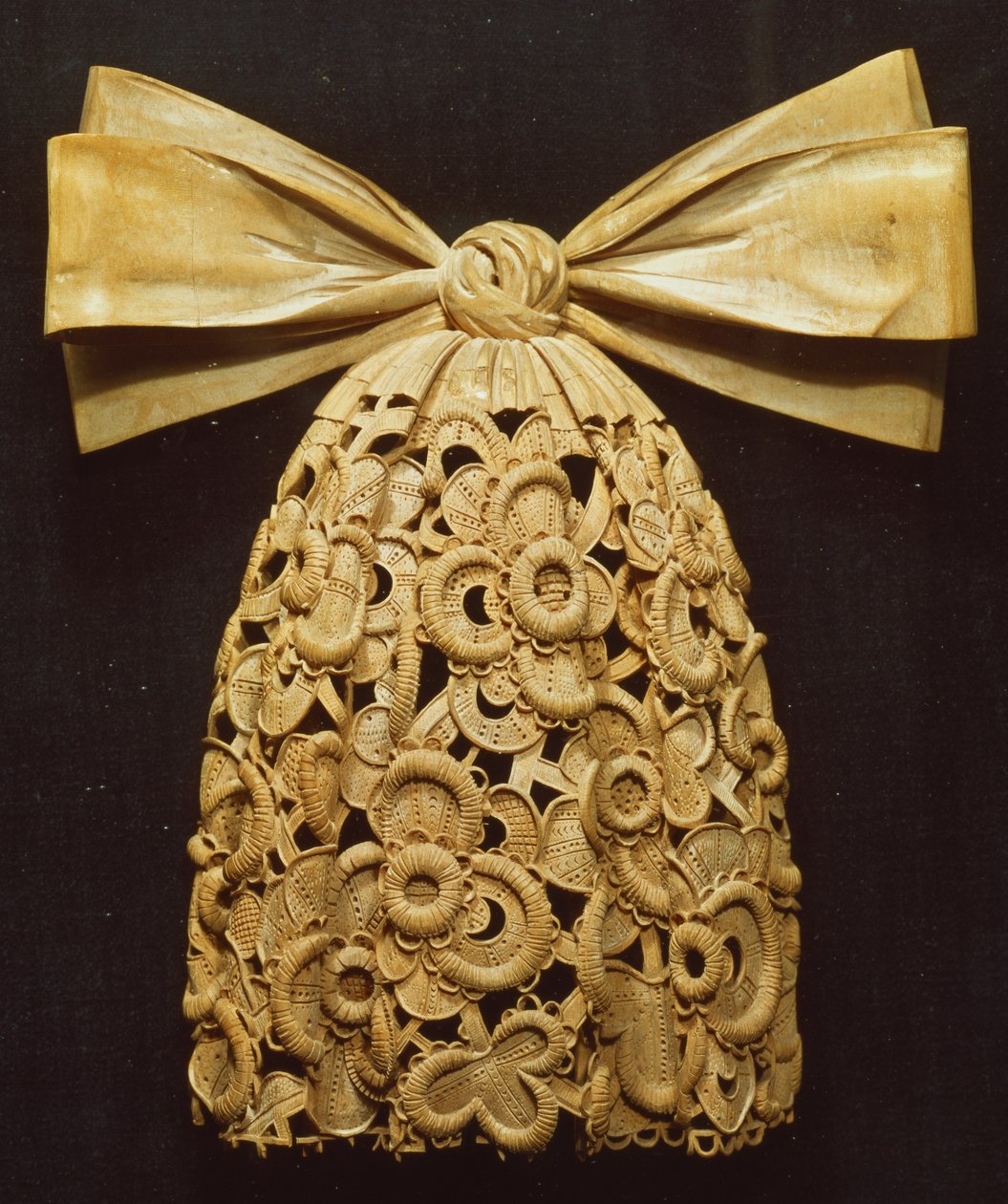 Holzschnitzerei einer Krawatte von Grinling Gibbons