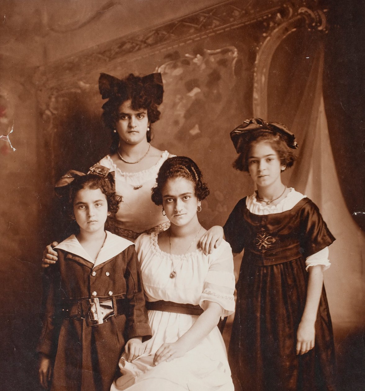 Matilde, Adriana, Frida und Cristina Kahlo von Guillermo Kahlo