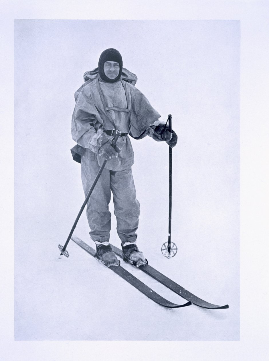 Captain Scott (1868-1912) auf Skiern während der 