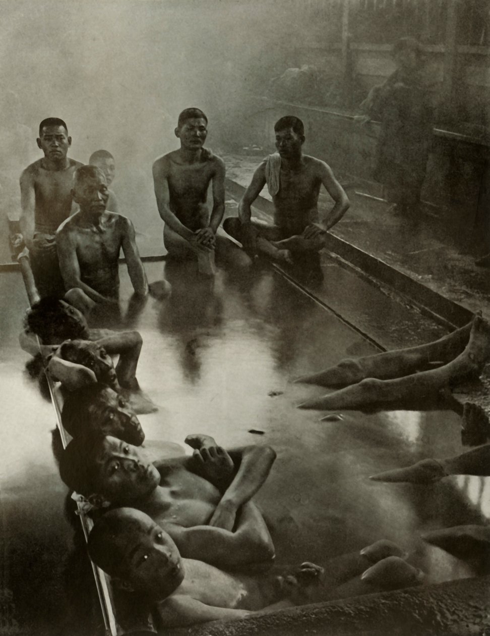 Ein öffentliches Bad in Kanawa, 1910 von Herbert Ponting