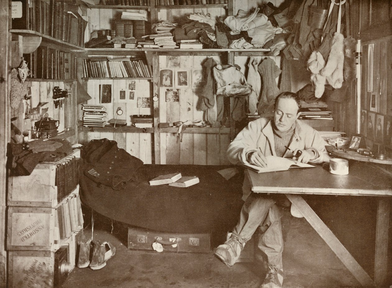Kapitän Scott in seinem Arbeitszimmer, um 1911, 1913 von Herbert Ponting