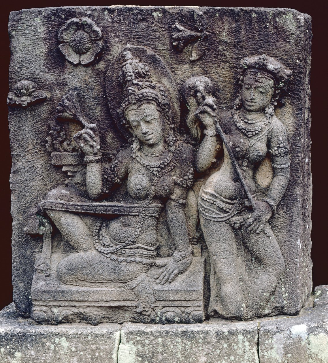 Sitzende Königin von Indonesian School