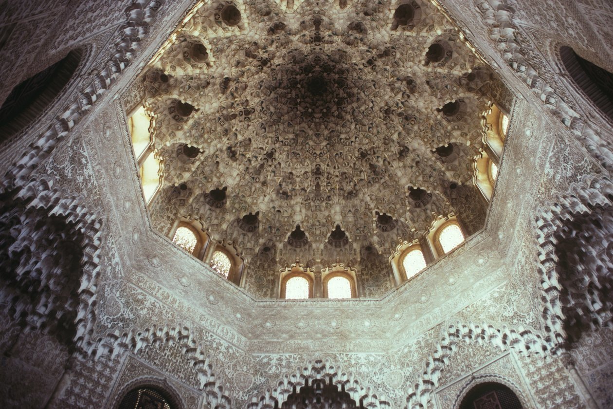 Decke der Halle der Abencerrajes von Islamic School