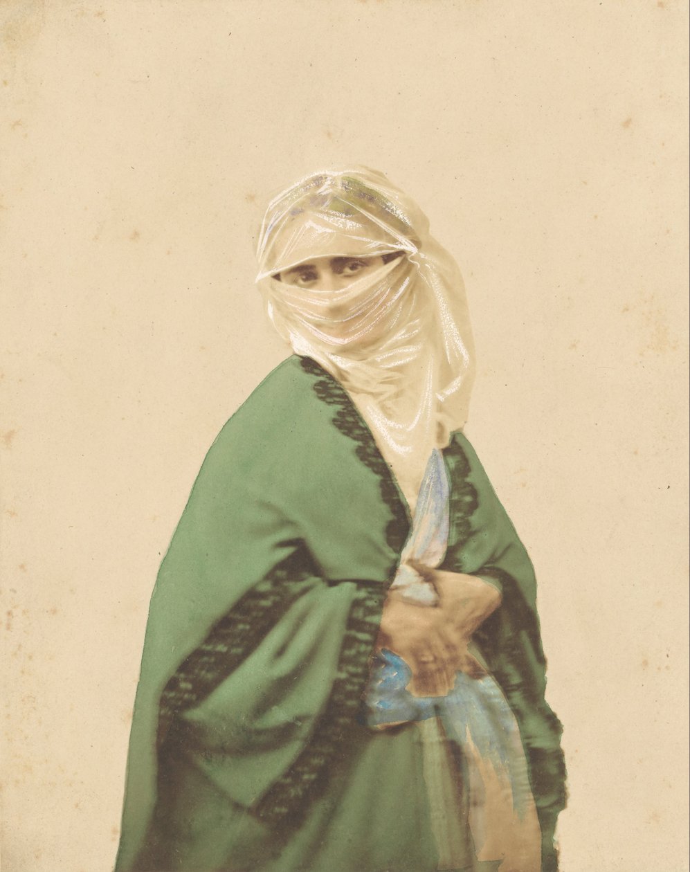 Eine türkische Frau in Outdoor-Kleidung von James Robertson