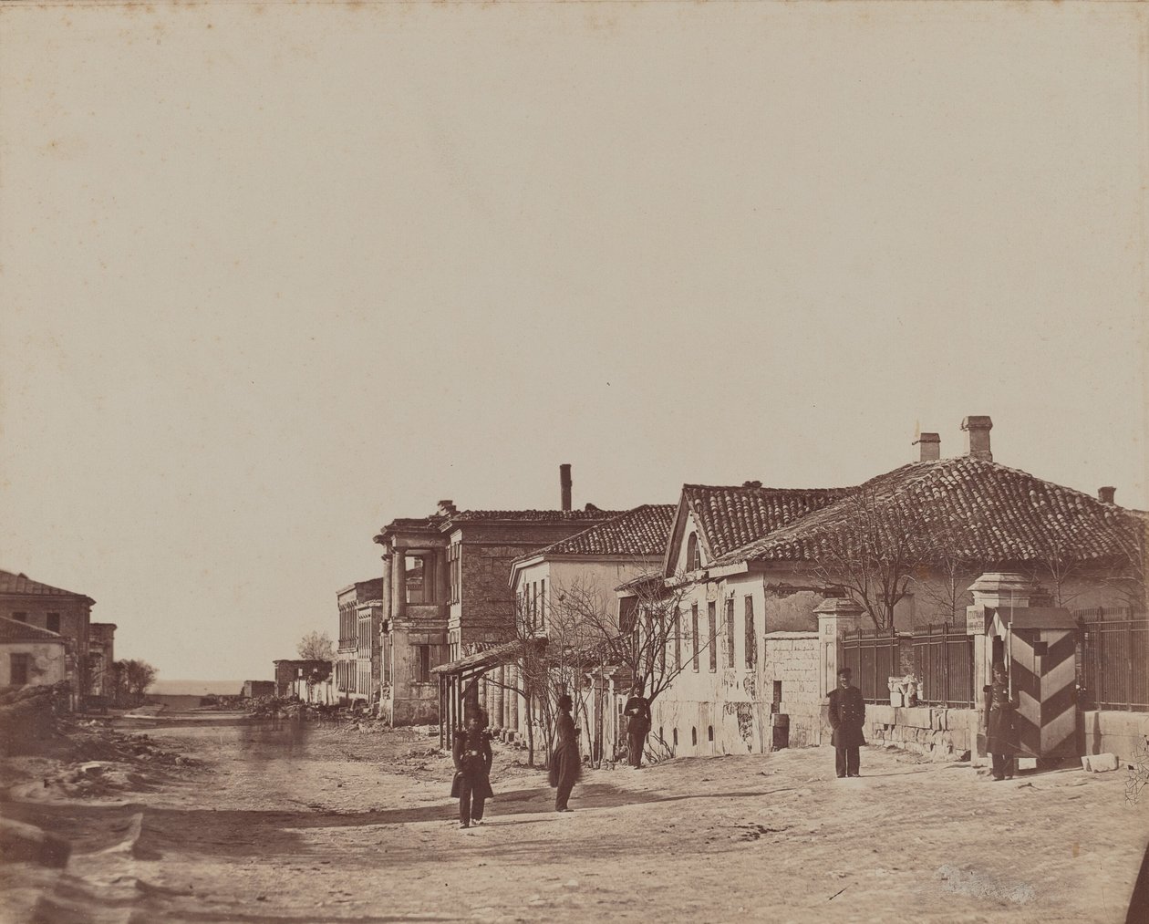 Straßenansicht mit Soldaten von James Robertson