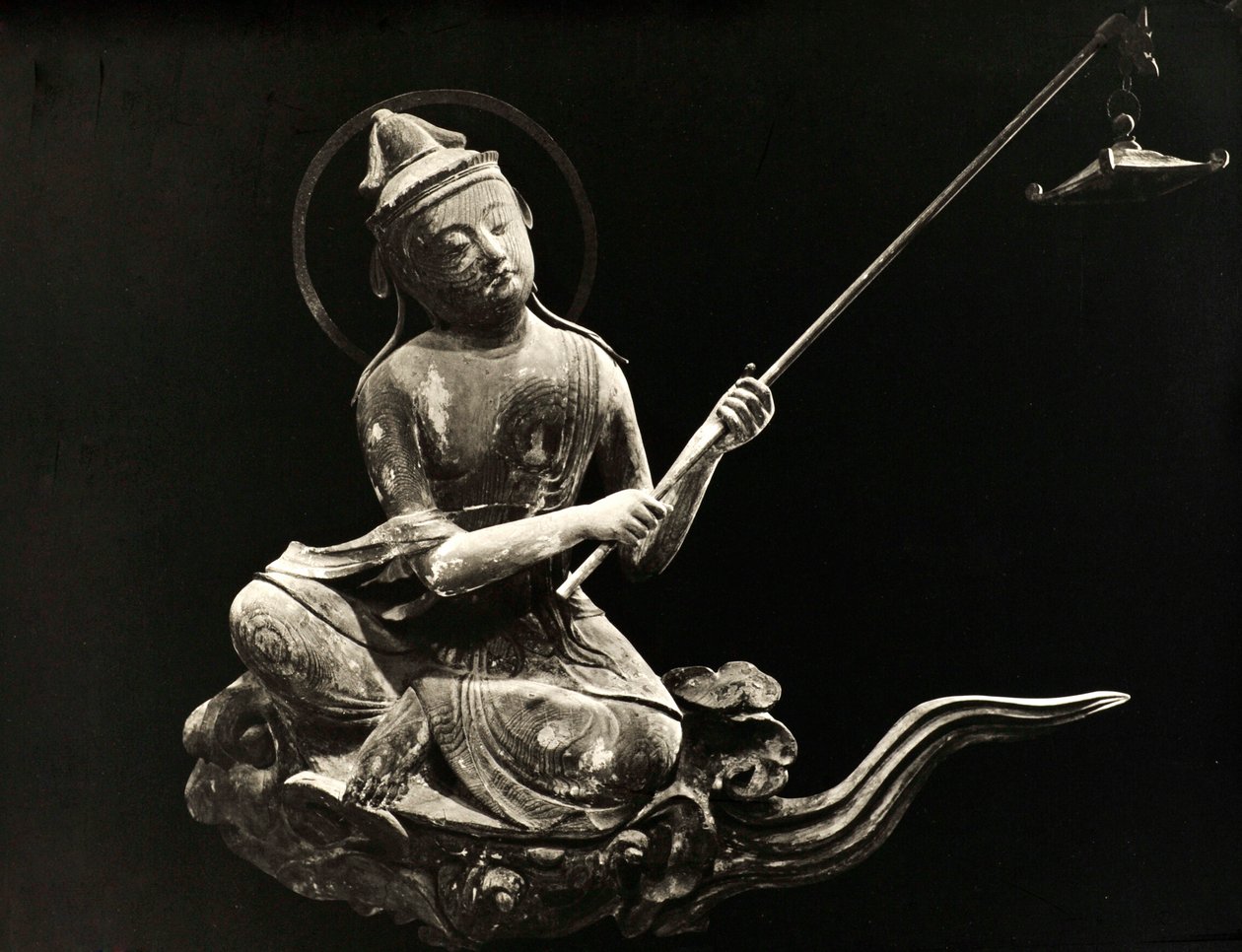 Bosatsu spielt Musikinstrument, aus dem 11. Jahrhundert, späte Heian-Periode, Byodo-In, Kyoto von Japanese Photographer