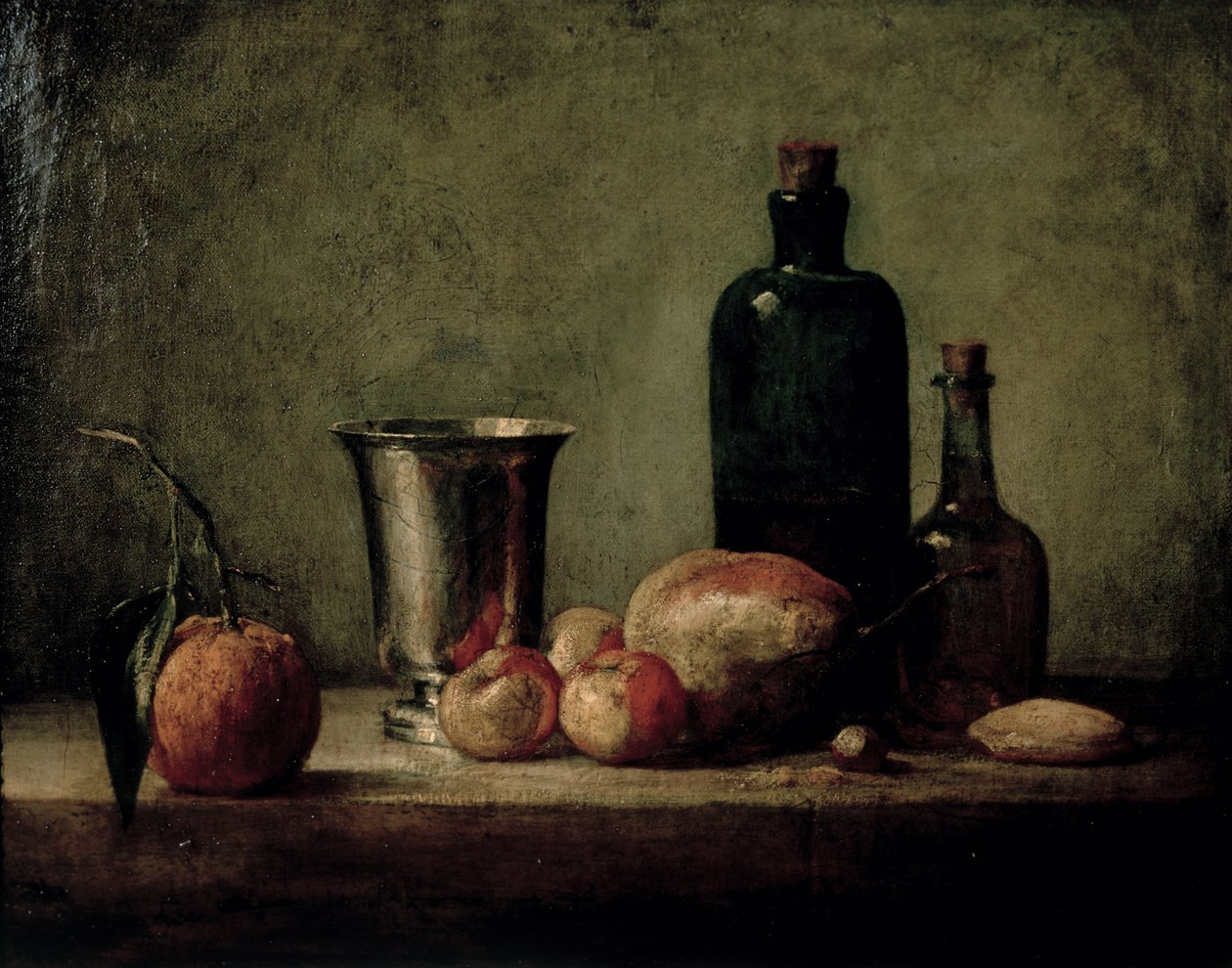 Stillleben mit Silberbecher, Obst und Flaschen auf einem Tisch von Jean Baptiste Simeon Chardin