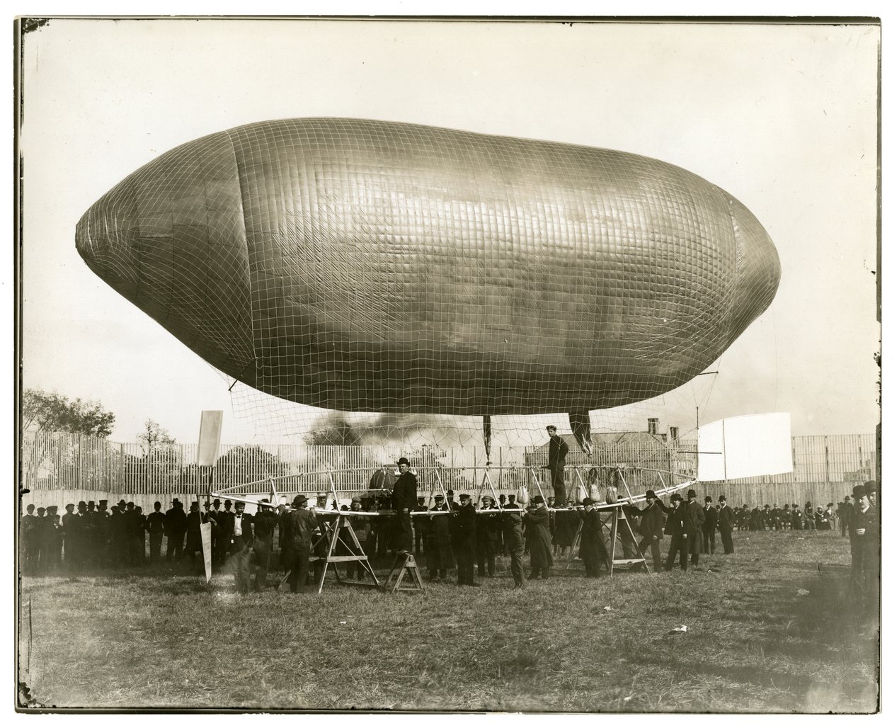 Luftschiff "California Arrow" von Jessie Tarbox Beals
