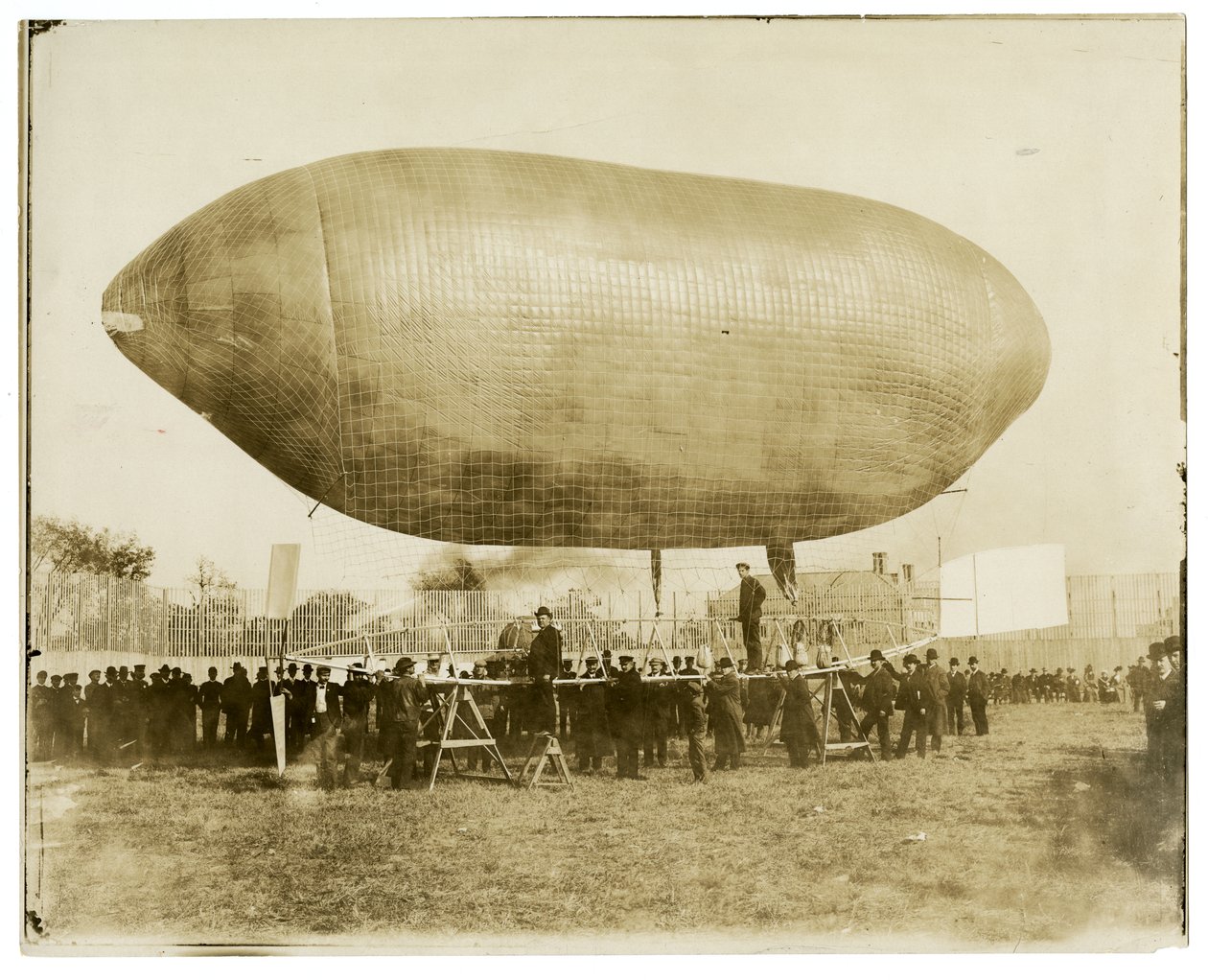 Luftschiff "California Arrow" von Jessie Tarbox Beals