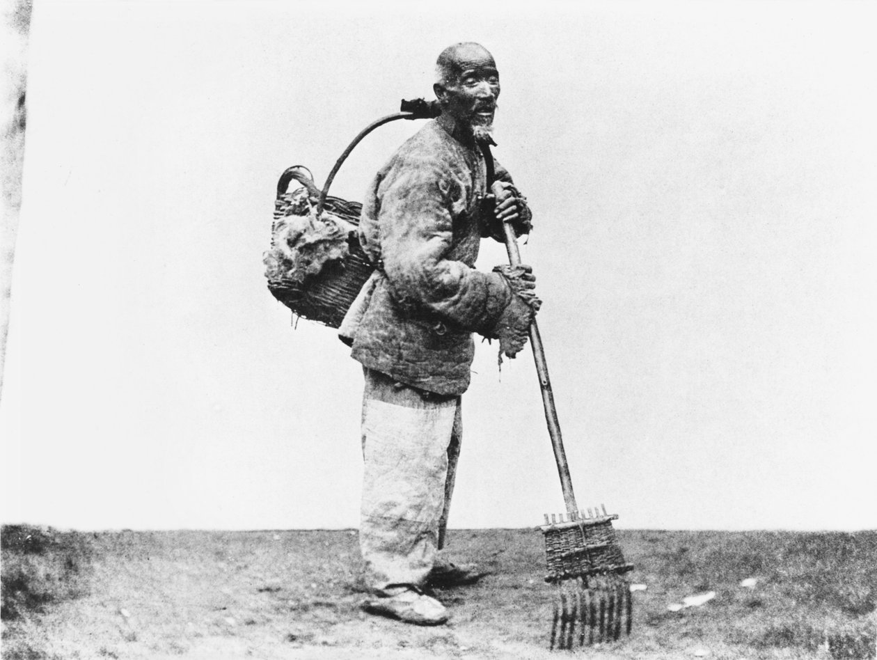 Ein chinesischer Tagelöhner, ca. 1870 von John Thomson