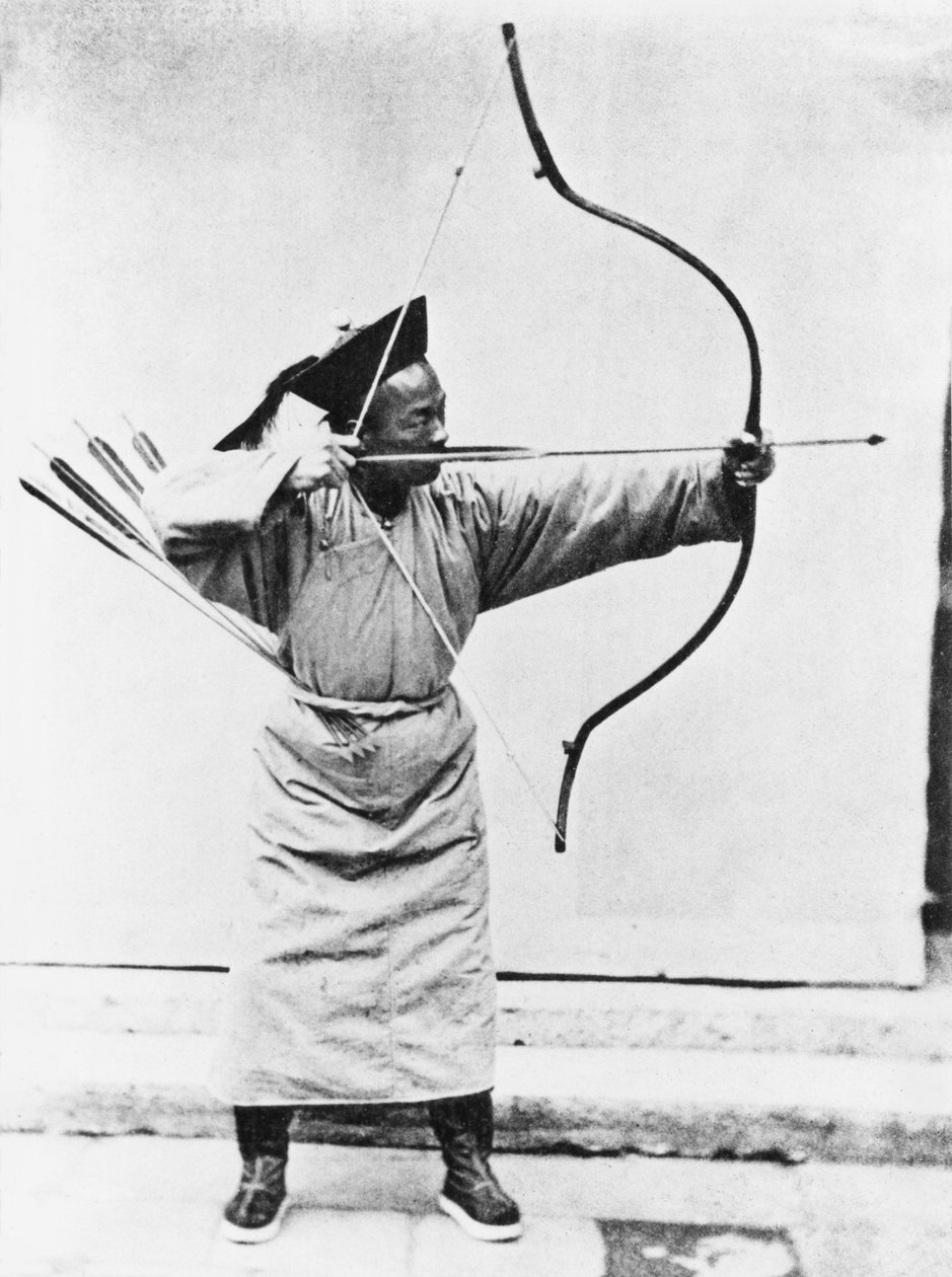 Chinesischer Bogenschütze, ca. 1870 von John Thomson