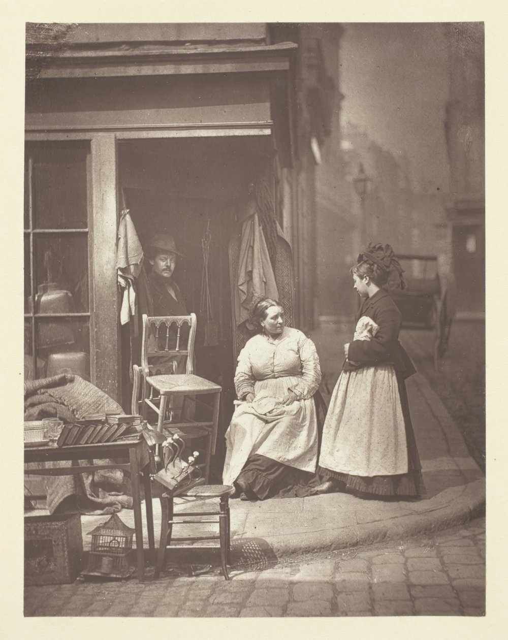 Alte Möbel, 1881 von John Thomson