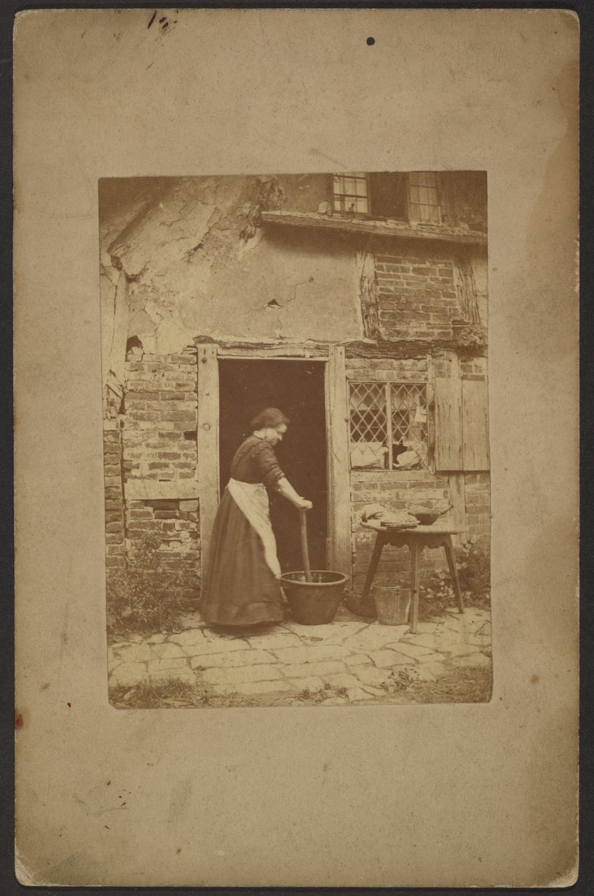 [Frau in Türöffnung] von John Whistler