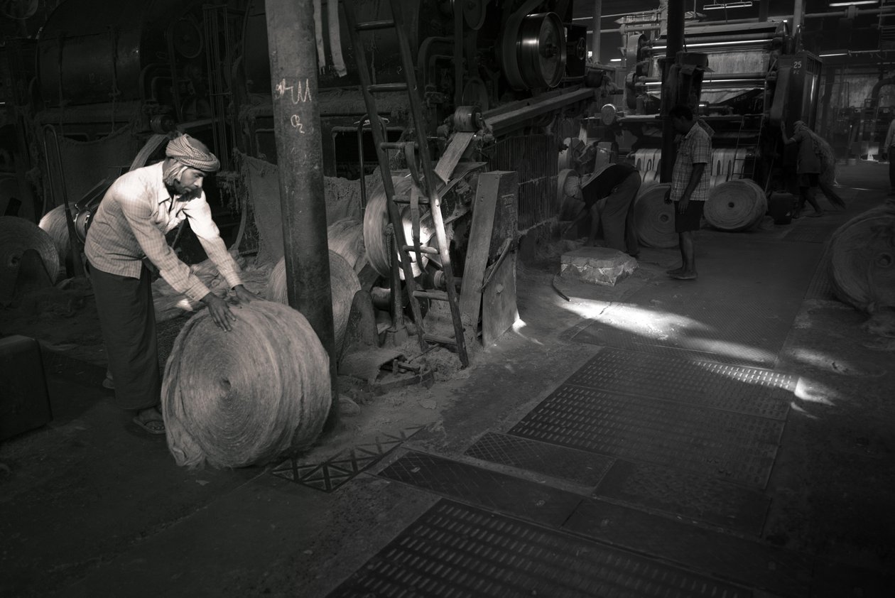 Jutefabrik, Kolkata, Indien, 2017 von Jon Nicholson