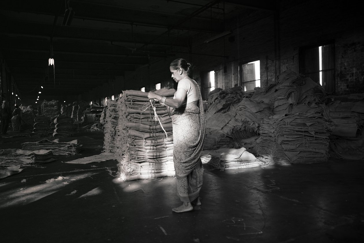 Jutefabrik, Kolkata, Indien, 2017 von Jon Nicholson