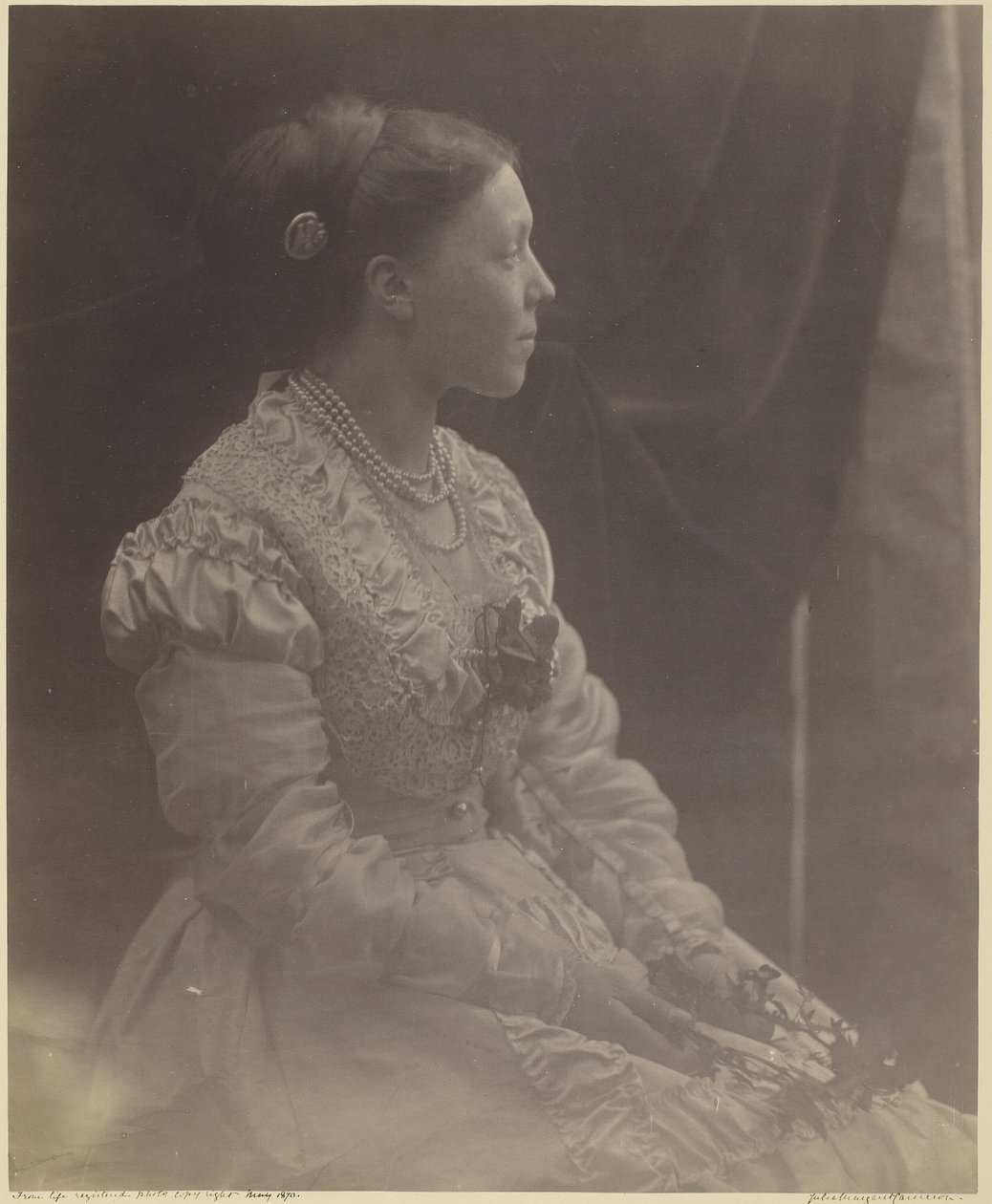 Anne Thackeray Ritchie, Mai 1870 von Julia Margaret Cameron