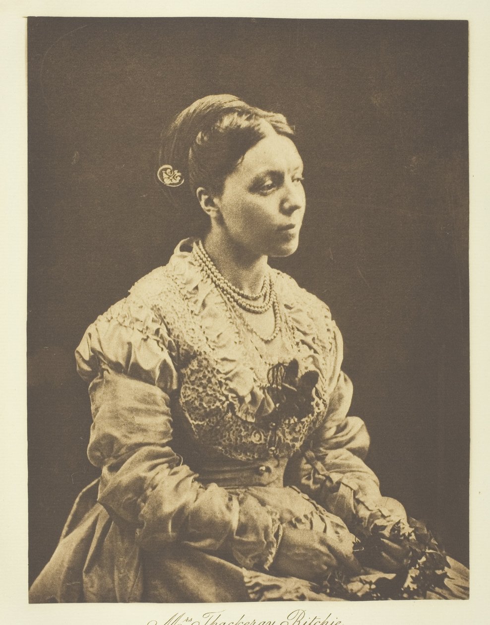 Mrs. Thackeray Ritchie von Julia Margaret Cameron
