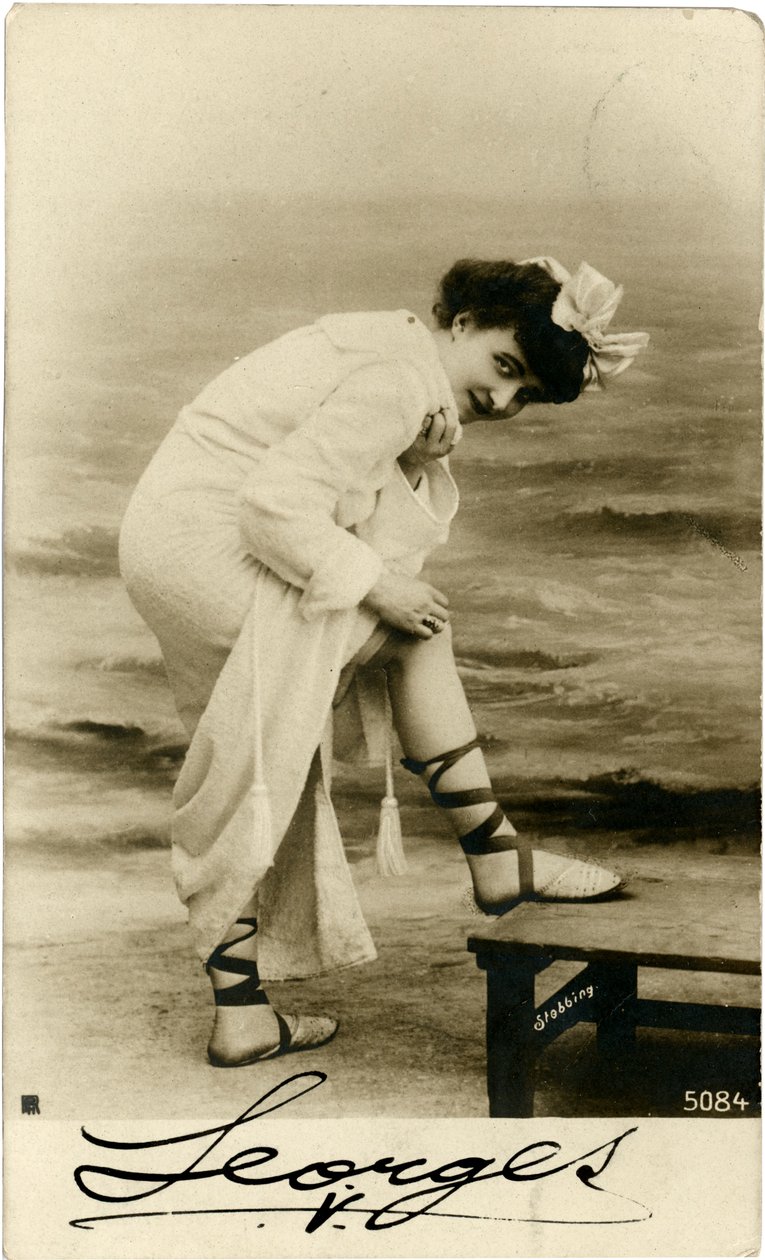Frau am Strand, ca. frühes 20. Jahrhundert von Alec Hunter