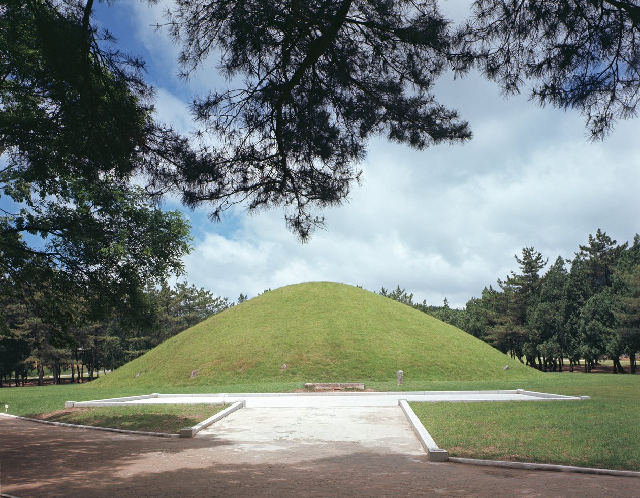 Tumulus von König Muryong von Korean School