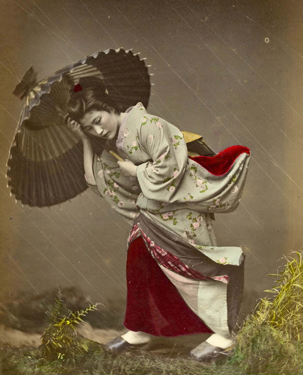 Frau in einem Regensturm, um 1890 von Kusakabe Kimbei