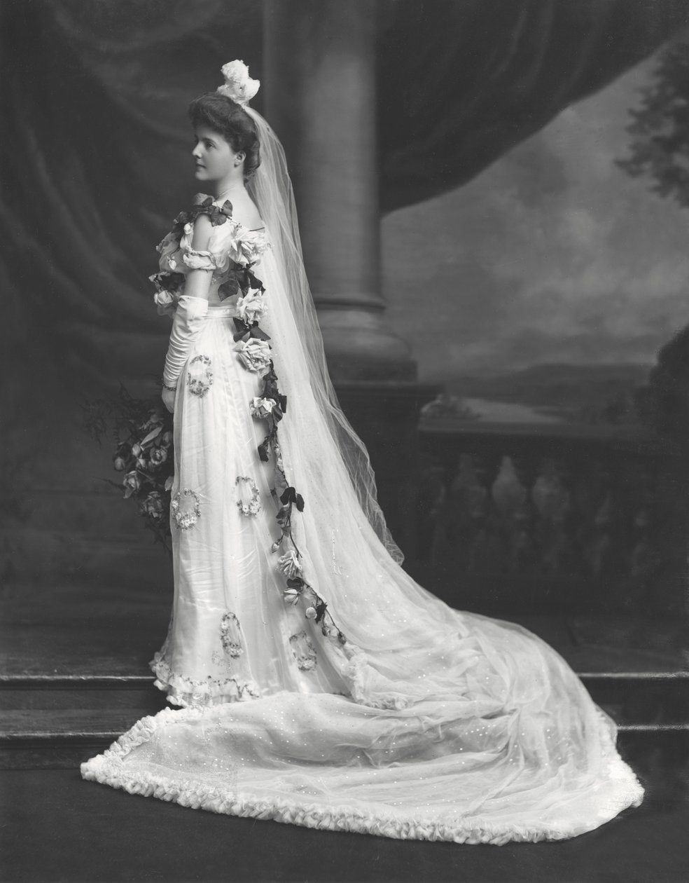Miss Sheila Cooper, fotografiert anlässlich ihrer Vorstellung am Hof von Lafayette Studio