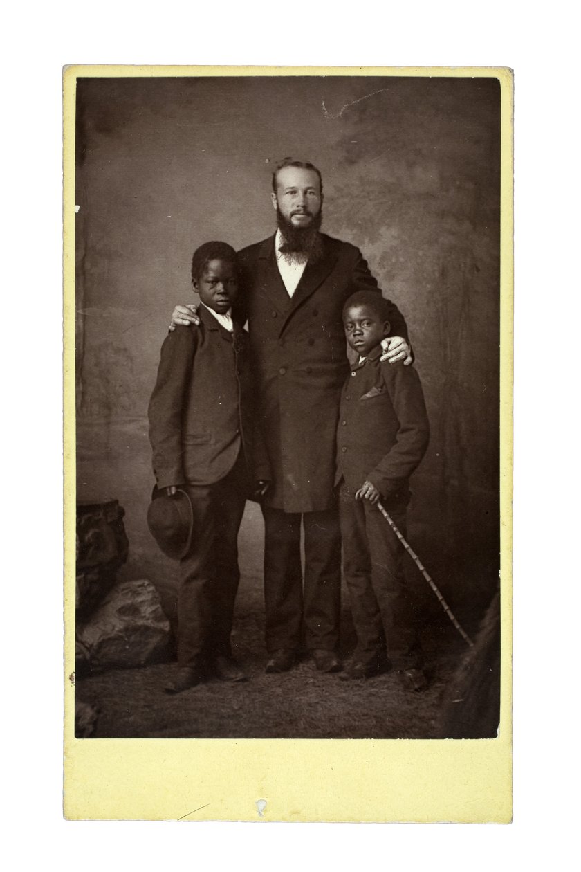Zwei Jungen vom Kongo-Trainingsinstitut für afrikanische Studenten, Llangollen, Wales, 1886 (Albuminabzug) von Lettsome and Sons