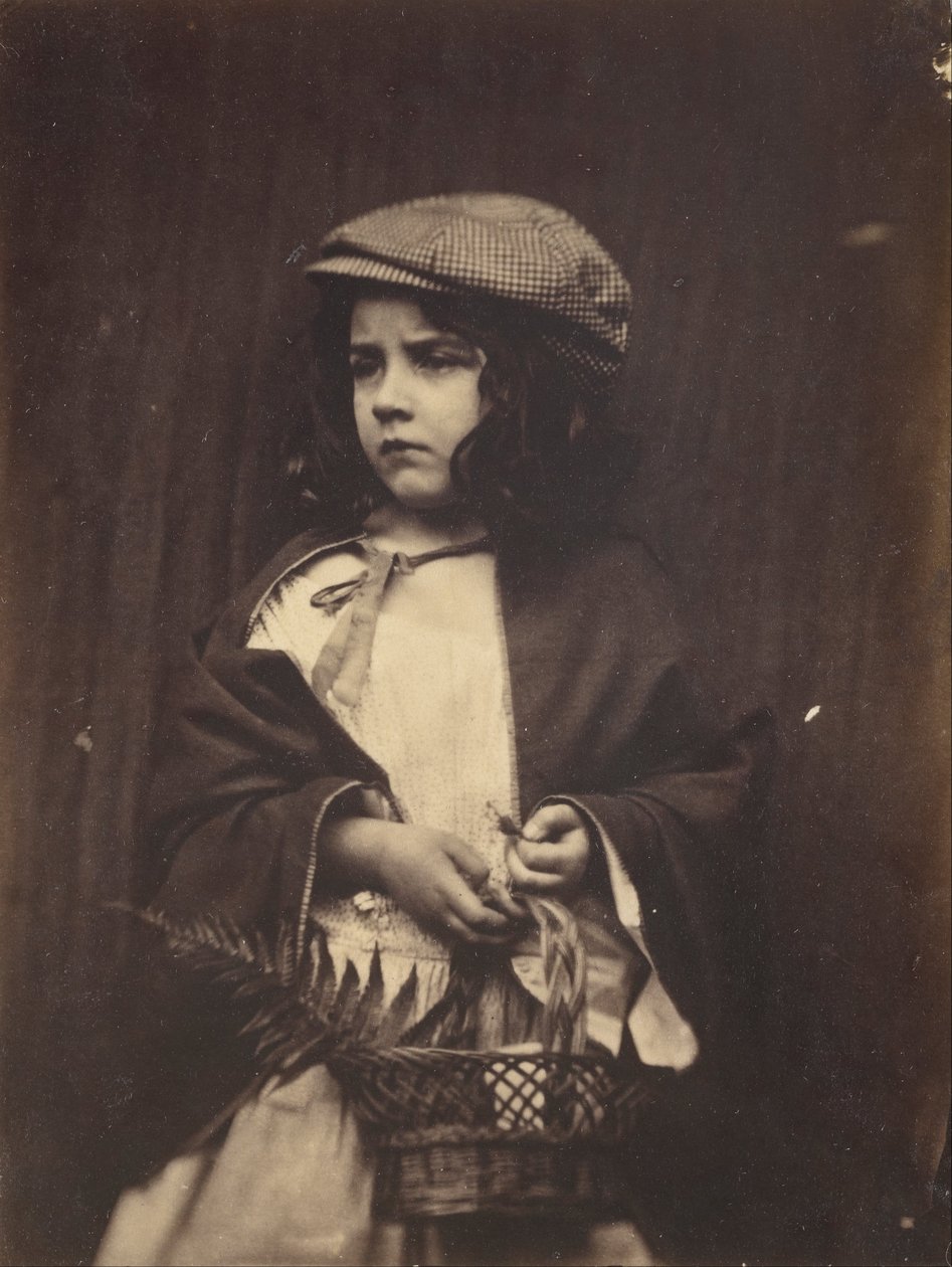 Junges Mädchen mit einem Korb von Lewis Carroll