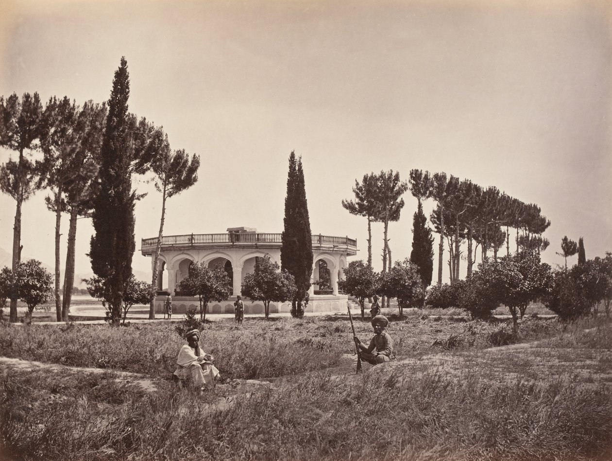 Der Garten des Amirs, Jalalabad, vom Eingang aus von Lieutenant Vincent Eyre