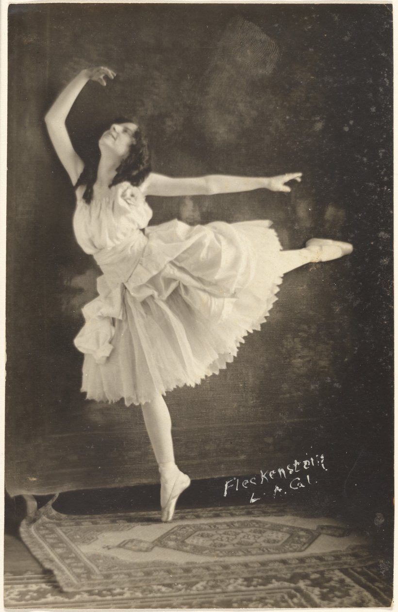 Ballerina auf Spitze von Louis Fleckenstein
