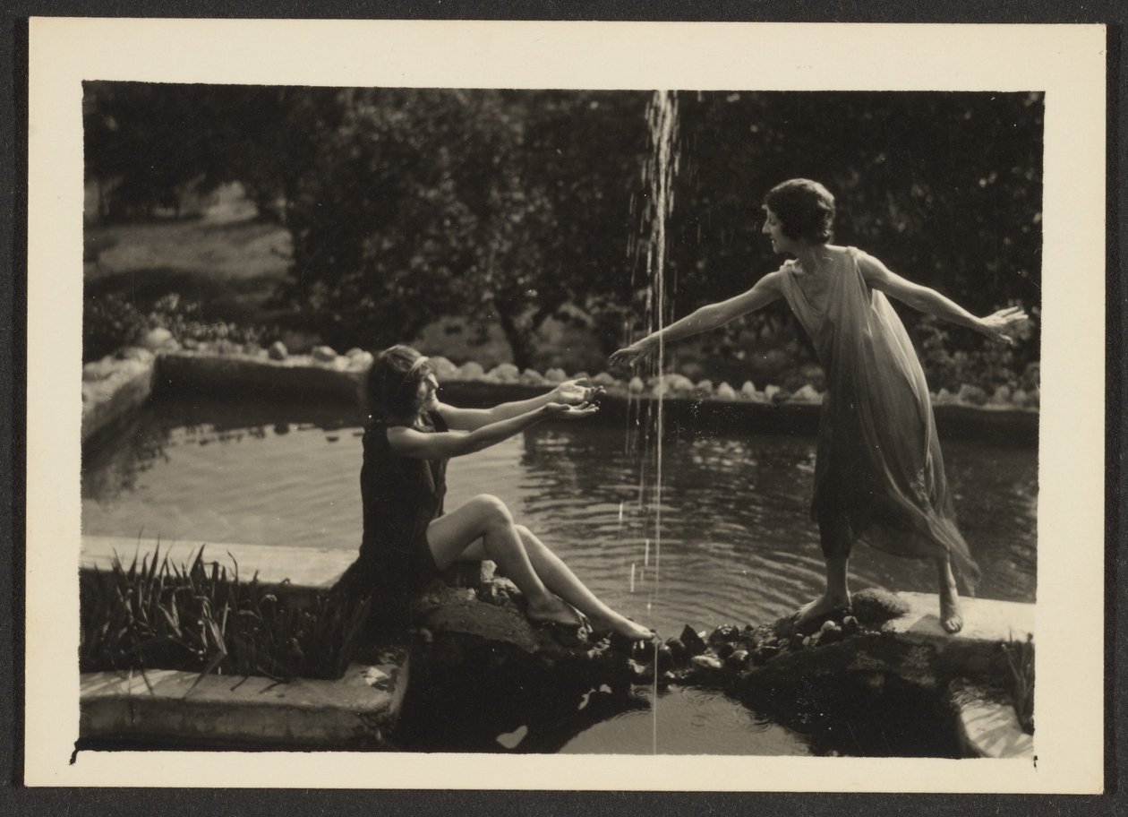 Tänzer am Pool von Louis Fleckenstein