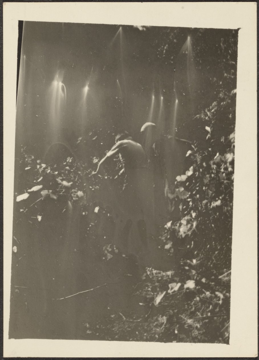 Figuren im Wald von Louis Fleckenstein