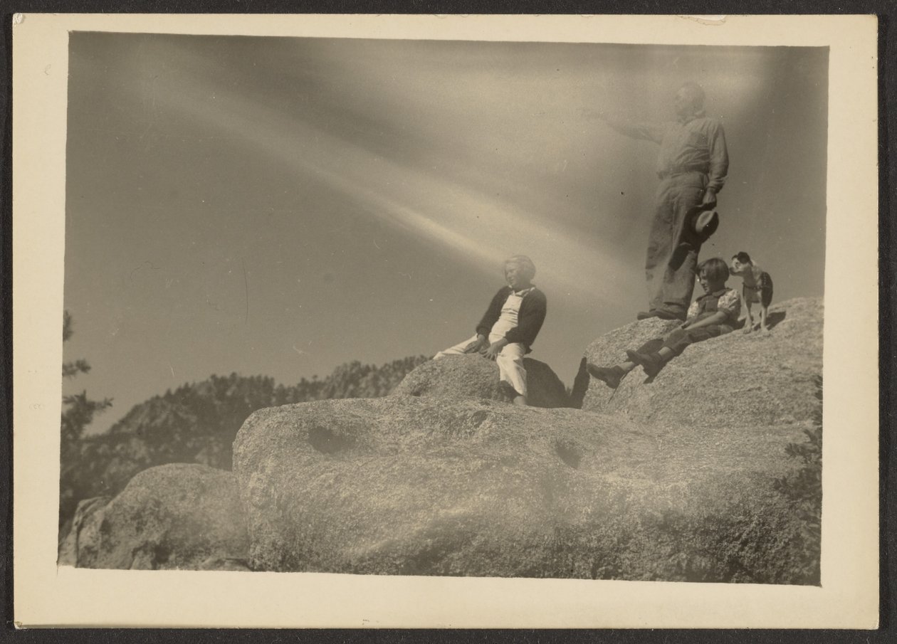 Figuren auf Felsen von Louis Fleckenstein