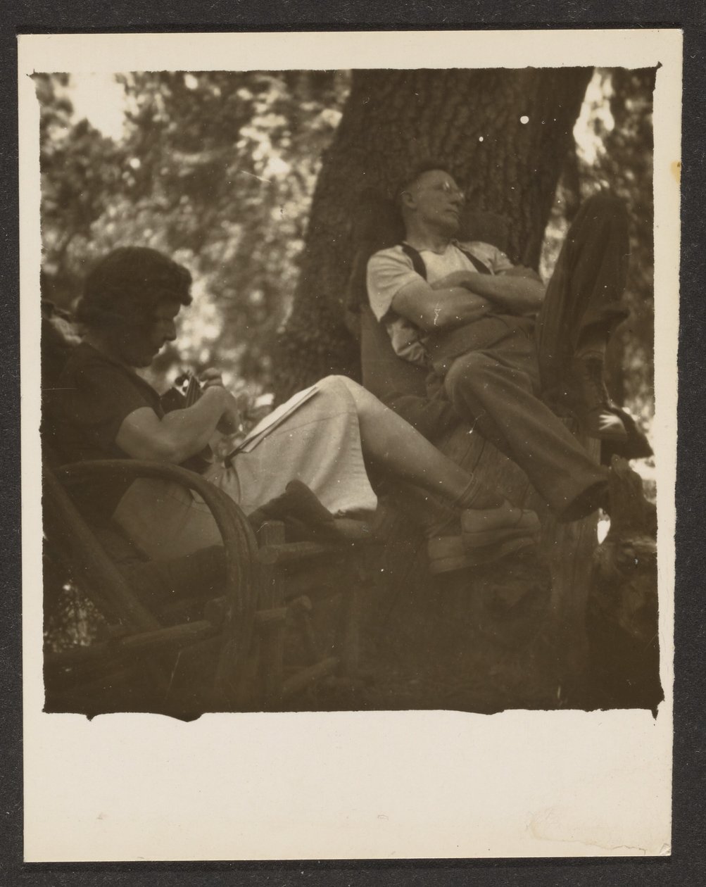 Florence und Ehemann im Wald von Louis Fleckenstein