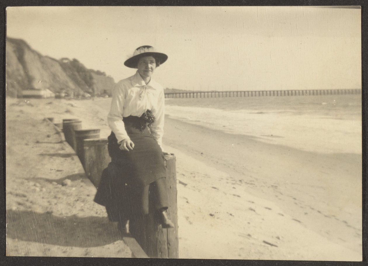 [Frau am Strand] von Louis Fleckenstein