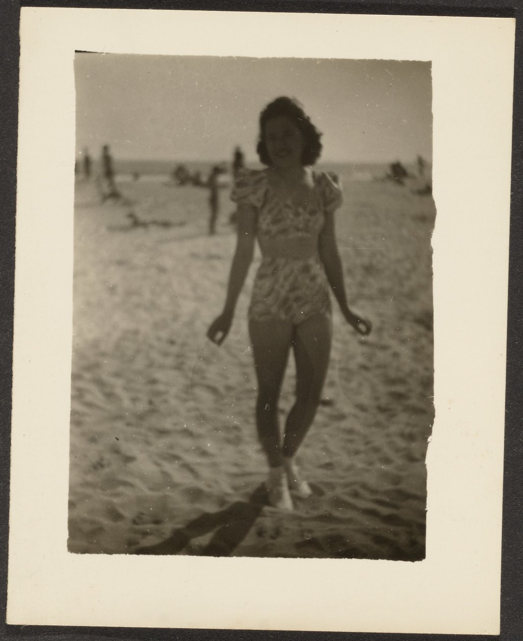Frau im Bikini von Louis Fleckenstein