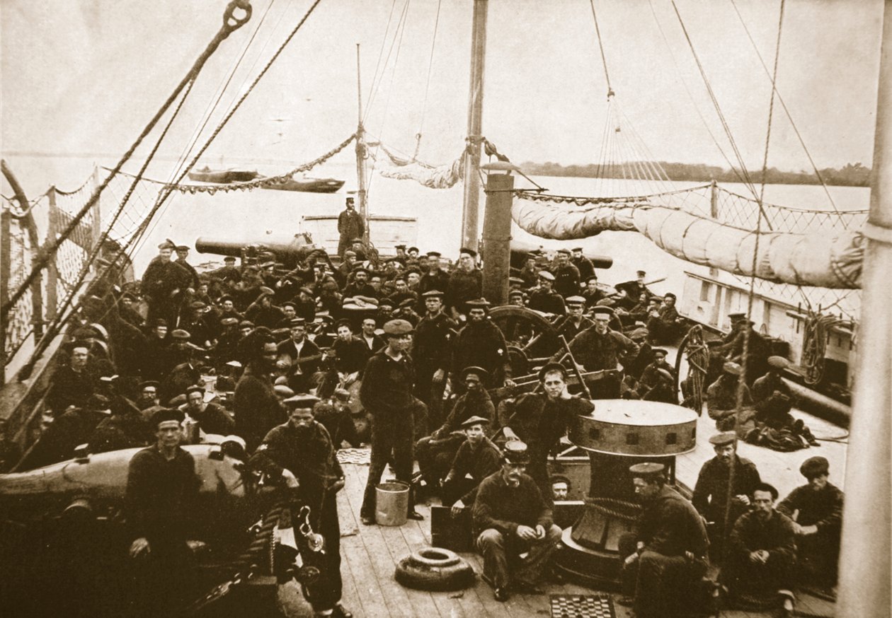 Deck eines Kanonenbootes und Besatzung, 1861-65 von Mathew B. Brady